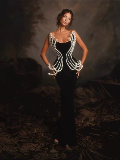 Gaun duyung beludru hitam cantik