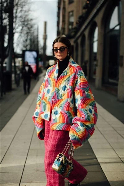 Jalan Vibrant - Pakaian Gaya